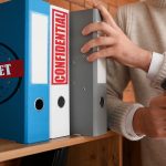 Thumbnail-Bild zum Podcast wp.weekly vom 21.11.2025 mit dem Thema: Intransparenz beim IDW? Denn bei Tätigkeitsbericht, Jahresabschluss und Jahreserfolgsrechnung fehlt Wesentliches. Entgegen der Satzung gibt es keinen Geschäftsbericht, keinen Wirtschaftsplan und keine Erläuterungen. Bericht von Mark Schüttler, Vorwort von André Hintz.