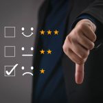 Thumbnail-Bild zum Podcast wp.weekly vom 28.11.2025: Betreibt die KfQK mit ihren derzeitigen Statistiken und Tätigkeitsberichten WP-Prüfer-Bashing von Kollegen aus KMU-Praxen anstatt Fehlerkultur? Und warum werden Mängel bei den 16 großen WP-Gesellschaften (Big4 & Next-12) kaum benannt? Ein Bericht von Frank Marheinecke, Vorwort von Helmut Paulduro.