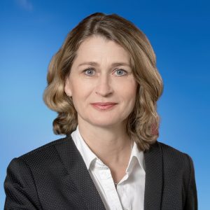 Portrait-Foto der wp-net WP-Kandidatin Andrea Frei. Sie ist Wirtschaftsprüferin & Steuerberaterin in Berlin. Und tritt bei den WPK-Beiratswahlen auf der mittelständischen "Mark Schüttler Liste" für WPs an.
